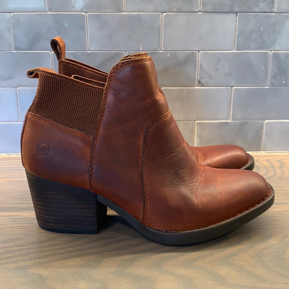 Born brown leather ankle boots sz 6